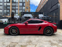 Cargar imagen en el visor de la galería, Porsche Cayman GTS Modelo 2015

