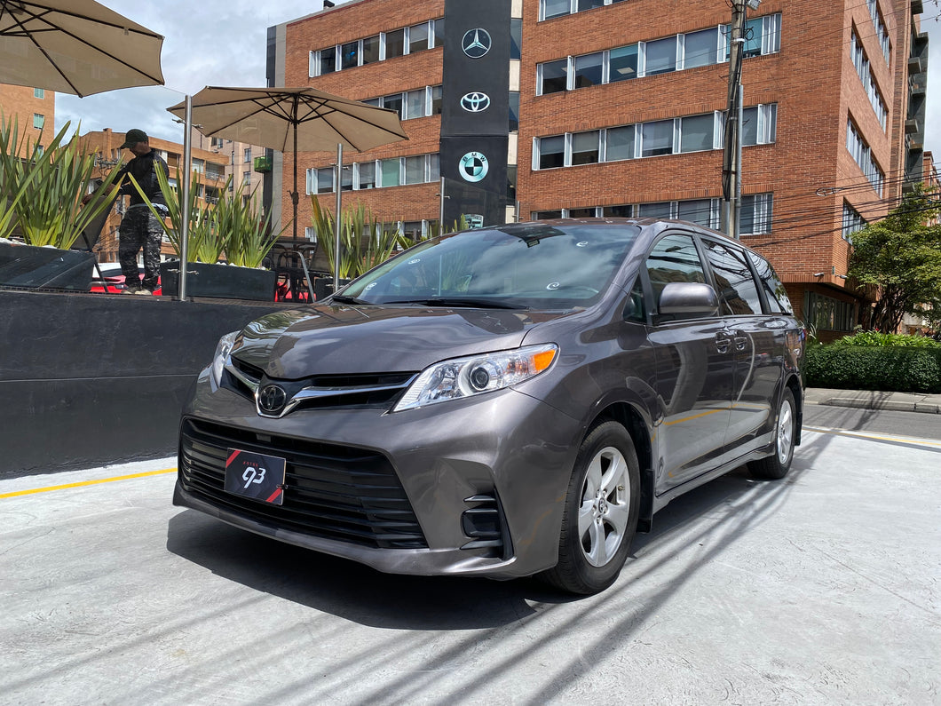 Toyota Sienna LE Modelo 2019