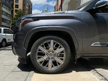 Cargar imagen en el visor de la galería, Toyota Sequoia Capstone Hibrida Modelo 2024
