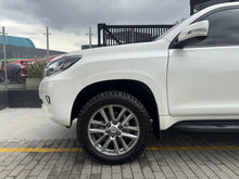 Cargar imagen en el visor de la galería, Toyota Prado TXL Modelo 2014
