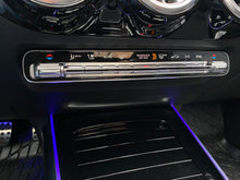 Cargar imagen en el visor de la galería, Mercedes-Benz GLA 200 Modelo 2022

