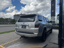 Cargar imagen en el visor de la galería, Toyota 4Runner Blindada Modelo 2023
