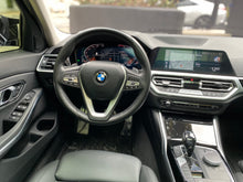 Cargar imagen en el visor de la galería, BMW 330I Modelo 2019
