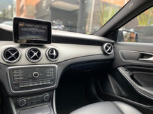 Cargar imagen en el visor de la galería, Mercedes-Benz GLA 200 Modelo 2016
