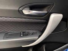 Cargar imagen en el visor de la galería, BMW M235I Coupé Modelo 2015
