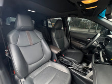 Cargar imagen en el visor de la galería, Toyota Corolla Cross Híbrida SEG Modelo 2026
