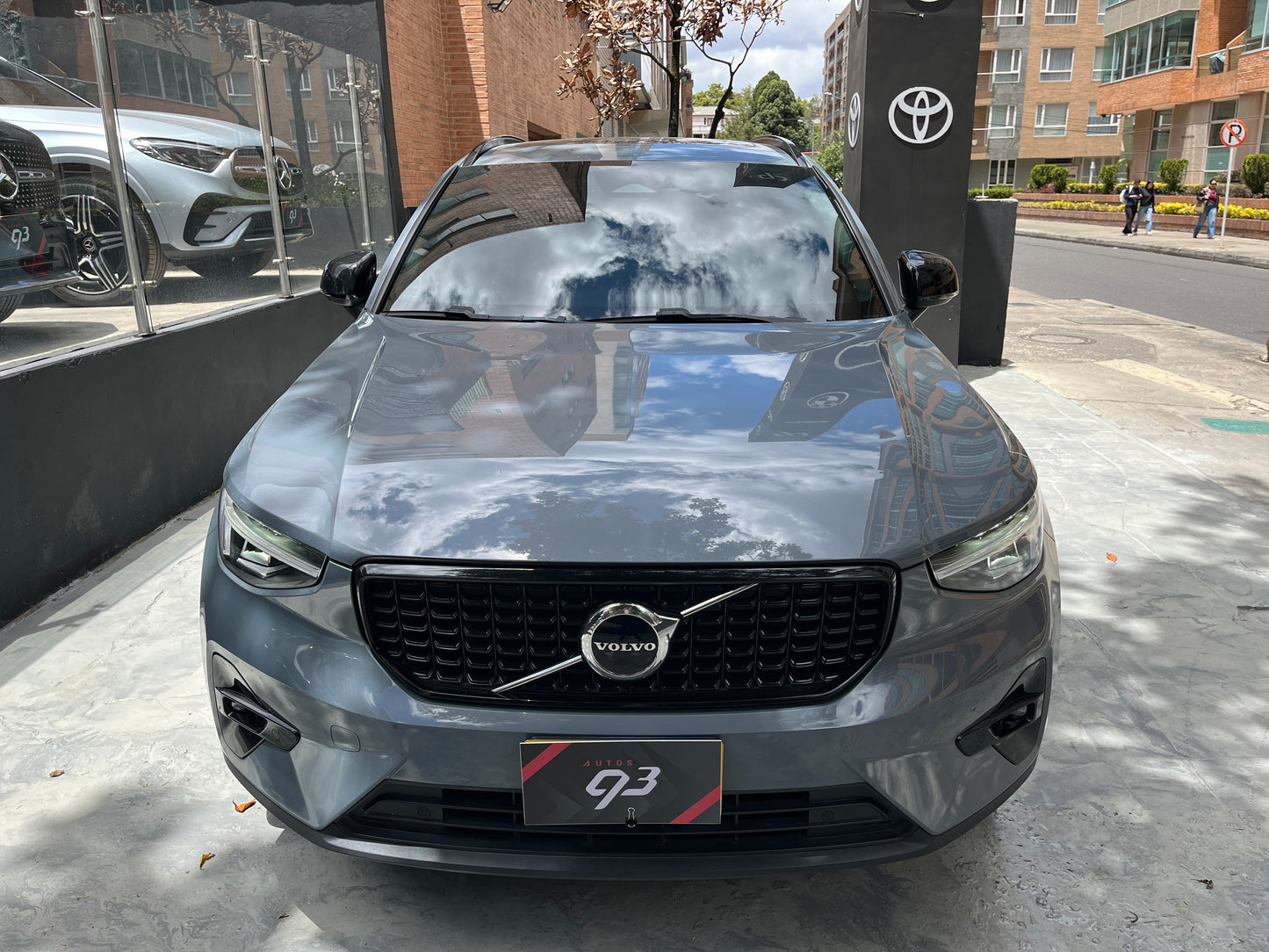 Volvo XC40 B5 AWD Hybrid Modelo 2023