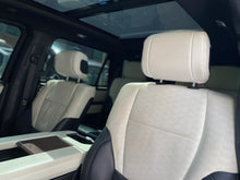 Cargar imagen en el visor de la galería, Toyota Sequoia Capstone Hibrida Blindada Modelo 2024
