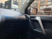 Cargar imagen en el visor de la galería, Toyota Prado TXL Modelo 2015
