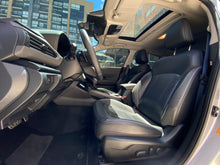 Cargar imagen en el visor de la galería, Subaru Crosstrek ES Modelo 2024
