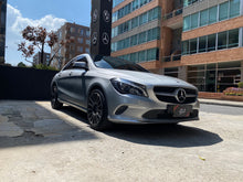 Cargar imagen en el visor de la galería, Mercedes-Benz CLA 180 Modelo 2019
