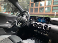Cargar imagen en el visor de la galería, Mercedes-Benz A200 HatchBack Modelo 2019
