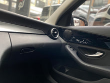 Cargar imagen en el visor de la galería, Mercedes-Benz C200 Modelo 2021
