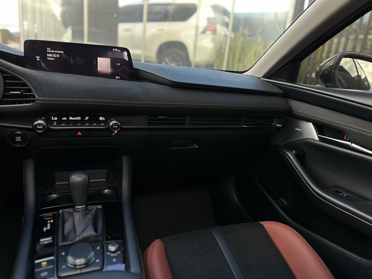Mazda 3 Grand Touring LX Carbon Edition Modelo 2026