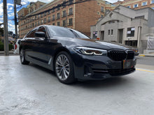 Cargar imagen en el visor de la galería, BMW 530I Modelo 2021
