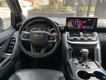 Cargar imagen en el visor de la galería, Toyota Land Cruiser 300 GR Sport Modelo 2024
