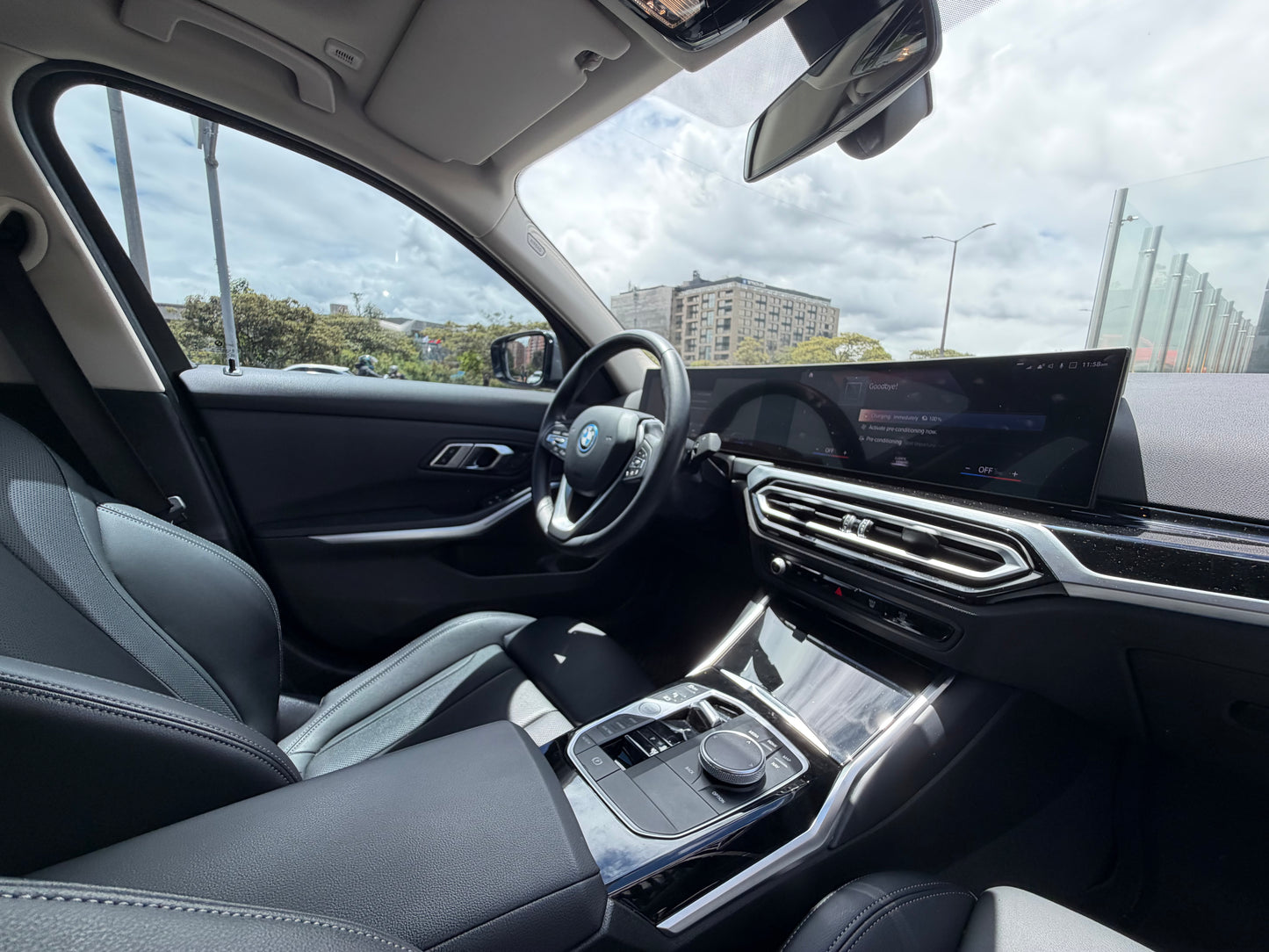 BMW 330e Modelo 2023 - Autos 93