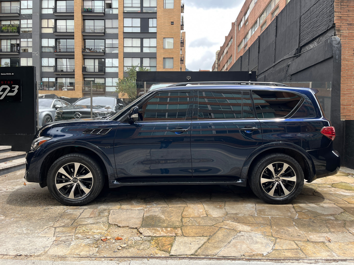 Infiniti QX80 Modelo 2017 - Autos 93