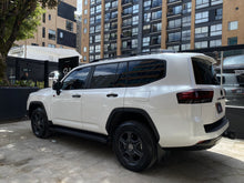 Cargar imagen en el visor de la galería, Toyota Land Cruiser 300 GR Sport Modelo 2024

