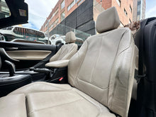 Cargar imagen en el visor de la galería, BMW M240I Cabriolet Modelo 2019
