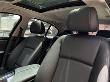 Cargar imagen en el visor de la galería, BMW 520I Modelo 2016
