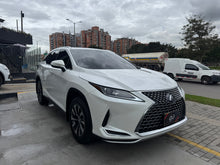 Cargar imagen en el visor de la galería, Lexus RX450h AWD Performance Híbrida

Modelo 2022
