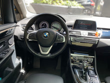 Cargar imagen en el visor de la galería, BMW 218I Active Tourer Modelo 2021
