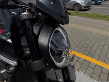 Cargar imagen en el visor de la galería, Ducati Monster Plus Modelo 2022 - Autos 93
