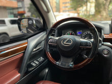 Cargar imagen en el visor de la galería, Lexus LX 570 Blindada Modelo 2017
