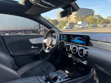 Cargar imagen en el visor de la galería, Mercedes-Benz CLA 180 Modelo 2020
