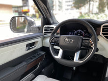 Cargar imagen en el visor de la galería, Toyota Sequoia Capstone Hibrida Modelo 2025
