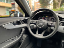 Cargar imagen en el visor de la galería, Audi A4 40 TFSI Hibrido Modelo 2023
