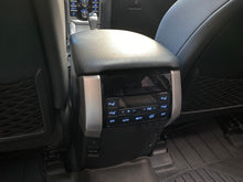 Cargar imagen en el visor de la galería, Toyota Land Cruiser Prado VXL Blindada Modelo 2018
