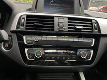 Cargar imagen en el visor de la galería, BMW 120I Paquete M Modelo 2019
