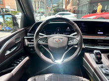 Cargar imagen en el visor de la galería, Cadillac Escalade Sport Platinum Modelo 2023
