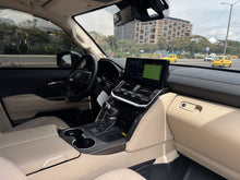 Cargar imagen en el visor de la galería, Toyota LC300 VX-R Diésel Modelo 2024
