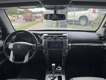 Cargar imagen en el visor de la galería, Toyota 4Runner Blindada Modelo 2023
