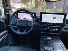 Cargar imagen en el visor de la galería, GMC Hummer EV 3X Modelo 2024
