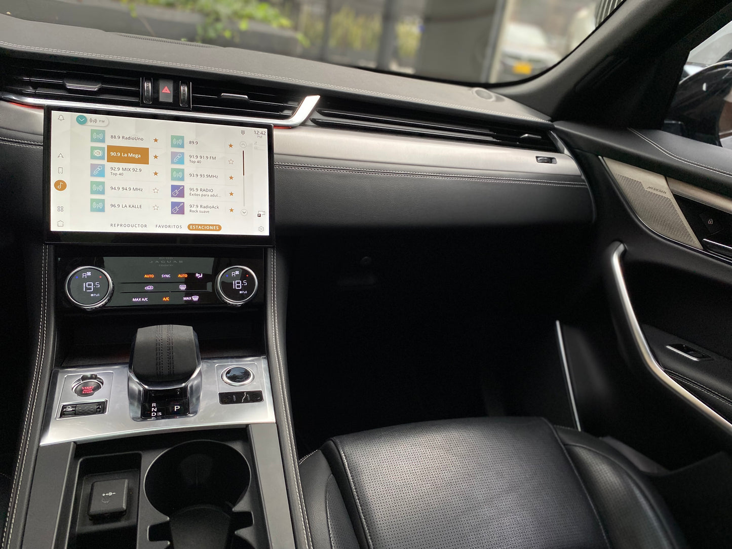 Jaguar F Pace P400 Hibrida Modelo 2022 - Autos 93