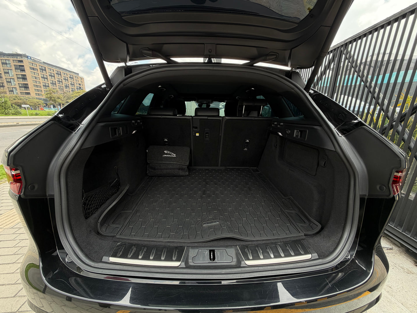 Jaguar F-Pace P400 MHEV Modelo 2021 - Autos 93
