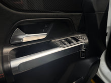 Cargar imagen en el visor de la galería, Mercedes Benz GLB 200 Modelo 2022
