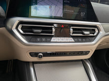 Cargar imagen en el visor de la galería, BMW M440I xDrive Cabriolet Modelo 2022
