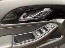 Cargar imagen en el visor de la galería, Chevrolet Traverse RS Modelo 2023
