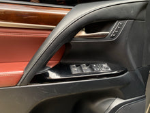 Cargar imagen en el visor de la galería, Lexus LX 570 Blindada Modelo 2017
