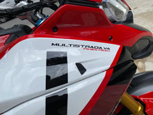 Cargar imagen en el visor de la galería, Ducati Multistrada V4 Modelo 2023
