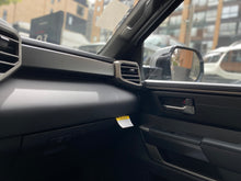 Cargar imagen en el visor de la galería, Toyota Sequoia SR5 Sport Modelo 2025
