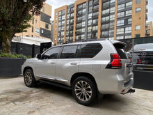 Cargar imagen en el visor de la galería, Toyota Prado TX Blindada Modelo 2013
