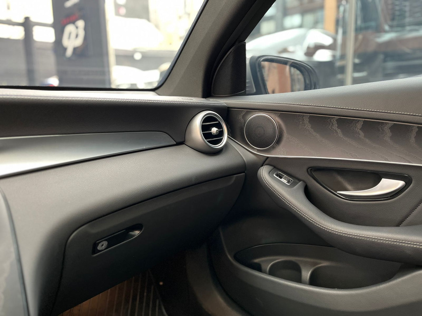 Mercedes-Benz GLC 300e 4MATIC Modelo 2023