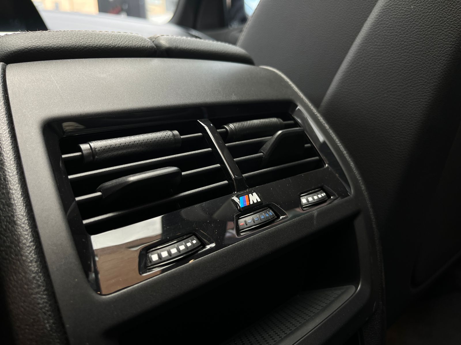 BMW X5 M50i xDrive Modelo 2021 - Autos 93