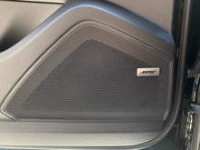 Cargar imagen en el visor de la galería, Porsche Cayenne Coupe Platinum Edition Modelo 2023
